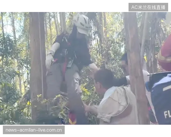 滑翔伞锦标赛：惊险救援上演现实大片
